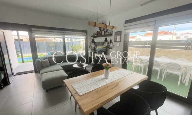 Resale - Villa -
Ciudad Quesada - Pueblo Bravo