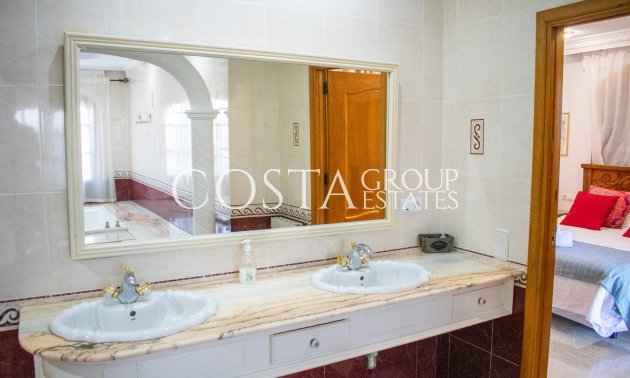 Revente - Villa -
Crevillente