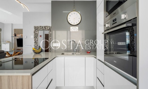Resale - Villa -
Orihuela Costa - Villamartín