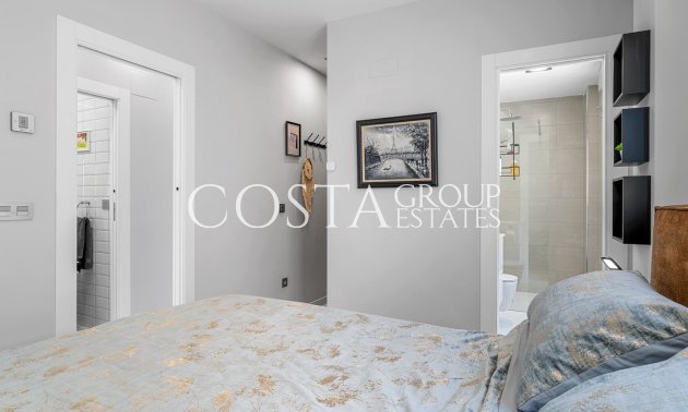 Resale - Villa -
Orihuela Costa - Villamartín