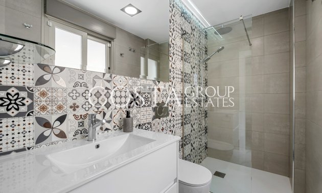 Resale - Villa -
Orihuela Costa - Villamartín