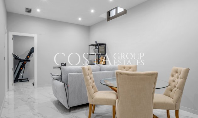 Resale - Villa -
Orihuela Costa - Villamartín