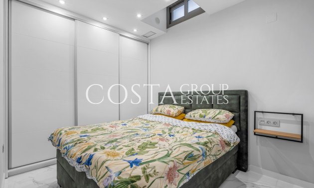 Resale - Villa -
Orihuela Costa - Villamartín