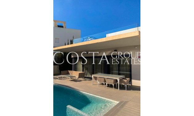 Resale - Villa -
Orihuela Costa - Campoamor