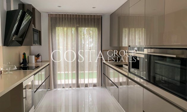 Resale - Villa -
Orihuela Costa - Campoamor
