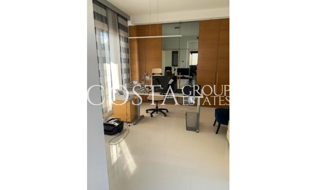 Resale - Villa -
Orihuela Costa - Campoamor