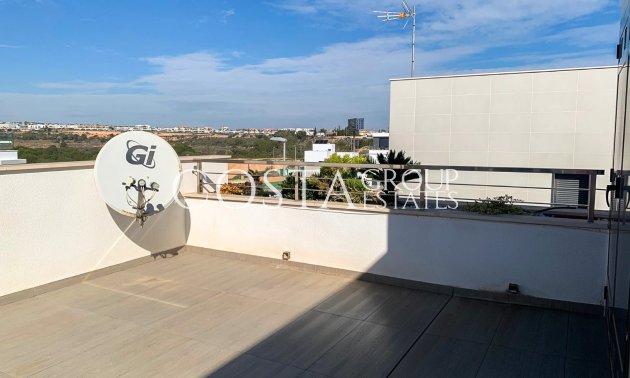 Resale - Villa -
Orihuela Costa - Campoamor
