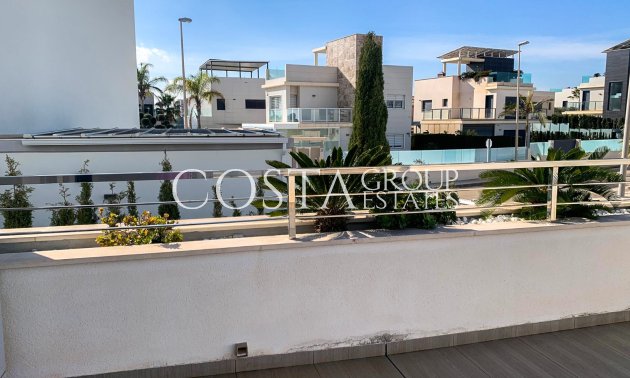 Resale - Villa -
Orihuela Costa - Campoamor