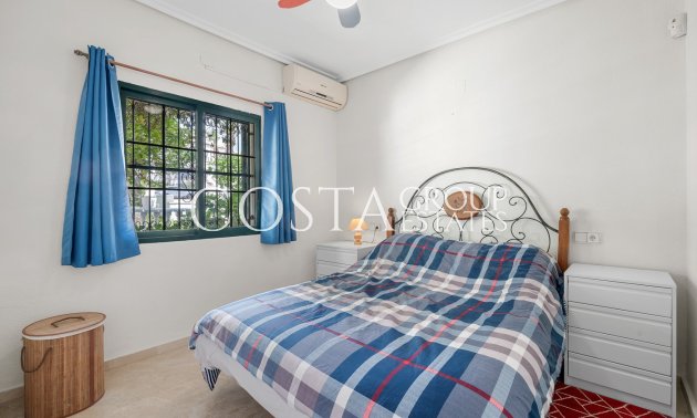 Resale - Villa -
Orihuela Costa - Los Dolses