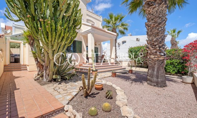 Resale - Villa -
Orihuela Costa - Los Dolses