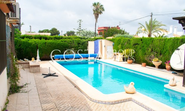 Resale - Villa -
Orihuela Costa - MUY CERCA DE LA PLAYA