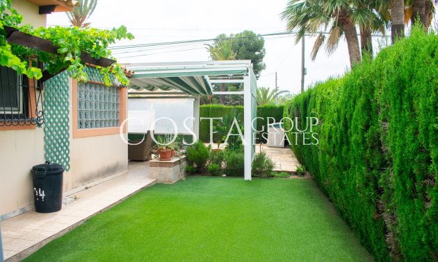Resale - Villa -
Orihuela Costa - MUY CERCA DE LA PLAYA