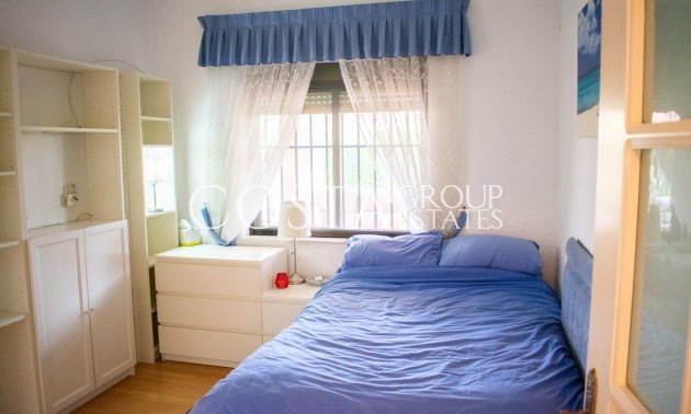 Resale - Villa -
Orihuela Costa - MUY CERCA DE LA PLAYA