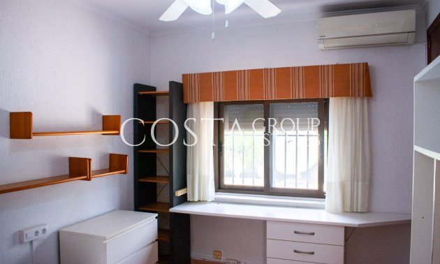 Resale - Villa -
Orihuela Costa - MUY CERCA DE LA PLAYA
