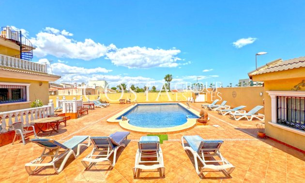 Resale - Villa -
Torrevieja - Los Balcones - Los Altos del Edén