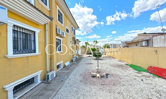 Resale - Villa -
Torrevieja - Los Balcones - Los Altos del Edén