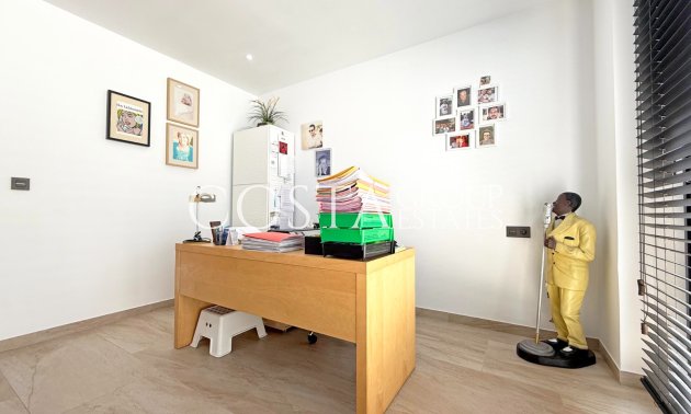 Resale - Villa -
Orihuela Costa - Villamartín