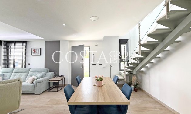 Resale - Villa -
Orihuela Costa - Villamartín