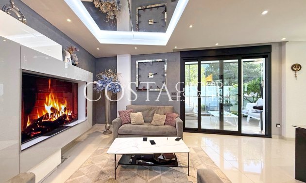 Resale - Villa -
Orihuela Costa - Villamartín