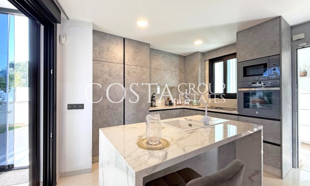 Resale - Villa -
Orihuela Costa - Villamartín
