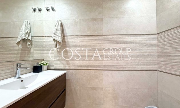 Resale - Villa -
Orihuela Costa - Villamartín