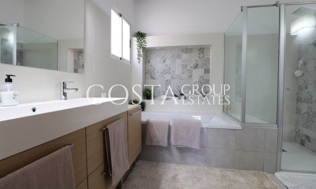 Revente - Villa -
Catral