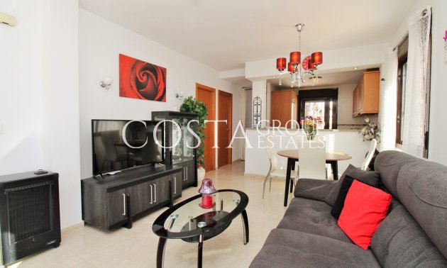 Resale - Villa -
Villamartín - PAU 8