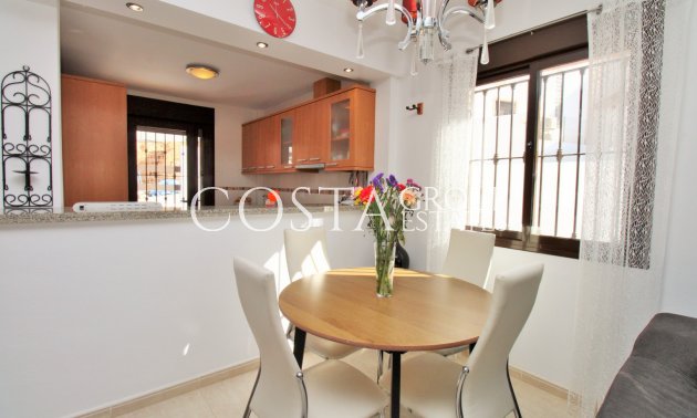 Resale - Villa -
Villamartín - PAU 8