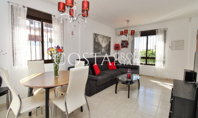 Resale - Villa -
Villamartín - PAU 8