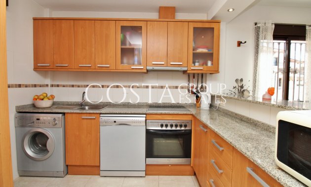 Resale - Villa -
Villamartín - PAU 8