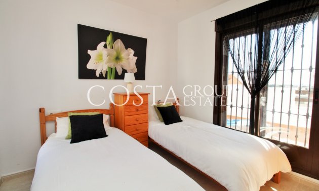 Resale - Villa -
Villamartín - PAU 8