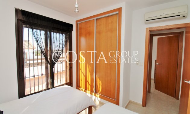 Resale - Villa -
Villamartín - PAU 8