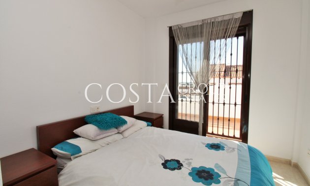 Resale - Villa -
Villamartín - PAU 8