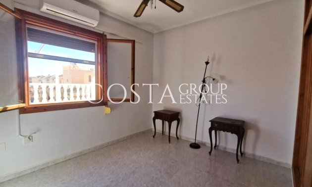 Wiederverkauf - House -
Torrevieja - Los Altos