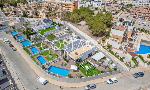 Resale - Villa -
Orihuela Costa - Villamartín