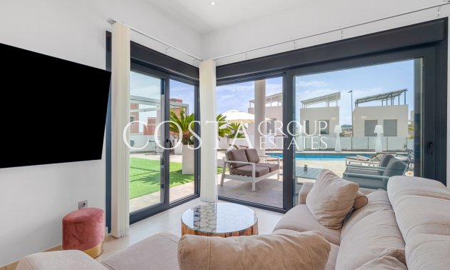 Resale - Villa -
Orihuela Costa - Villamartín