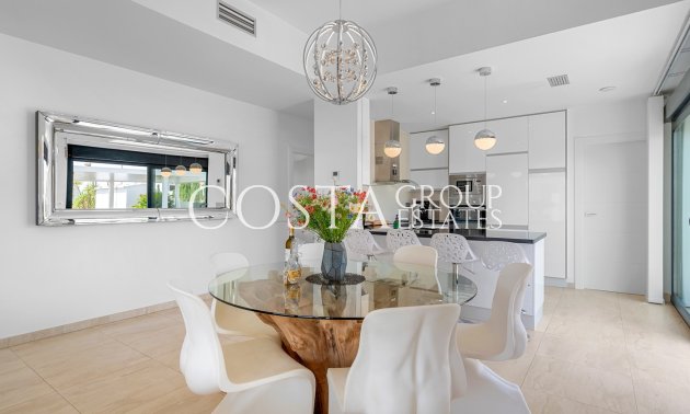 Resale - Villa -
Orihuela Costa - Villamartín