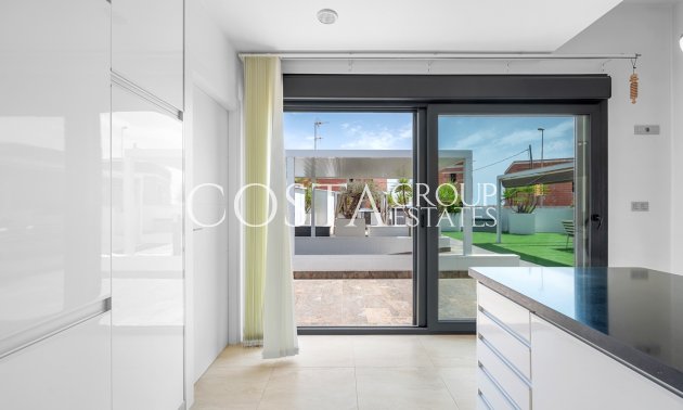 Resale - Villa -
Orihuela Costa - Villamartín