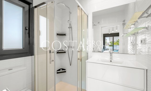 Resale - Villa -
Orihuela Costa - Villamartín