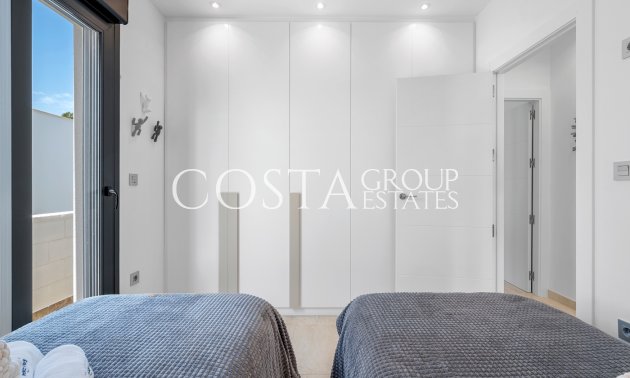 Resale - Villa -
Orihuela Costa - Villamartín