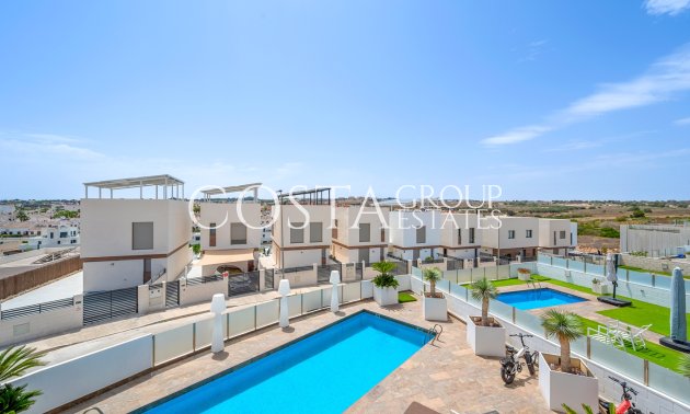 Resale - Villa -
Orihuela Costa - Villamartín