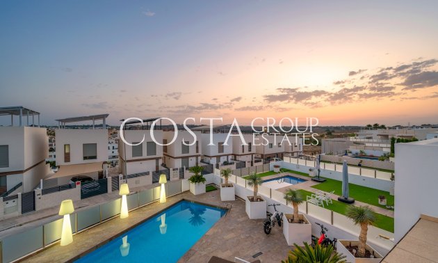 Resale - Villa -
Orihuela Costa - Villamartín