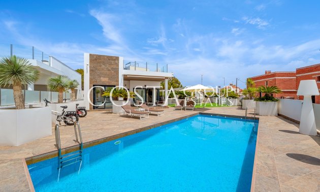 Resale - Villa -
Orihuela Costa - Villamartín