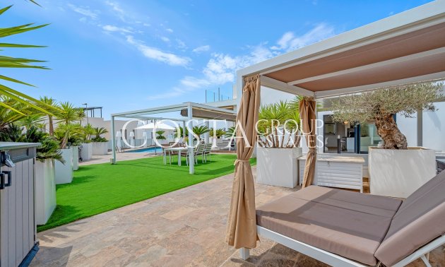 Resale - Villa -
Orihuela Costa - Villamartín