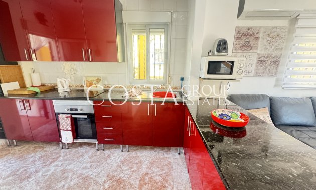 Resale - Villa -
Villamartín - Lomas del Golf