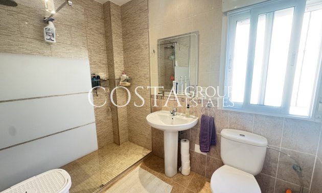 Resale - Villa -
Villamartín - Lomas del Golf