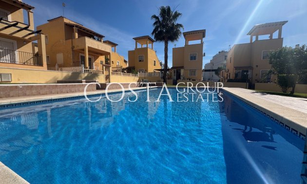 Resale - Villa -
Villamartín - Lomas del Golf