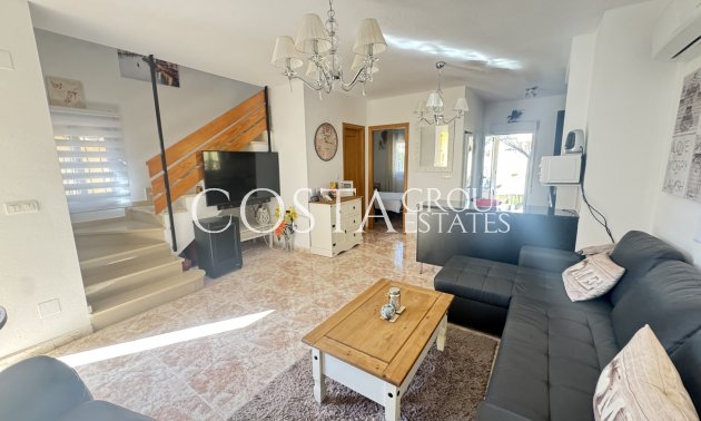Resale - Villa -
Villamartín - Lomas del Golf