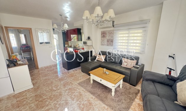 Resale - Villa -
Villamartín - Lomas del Golf