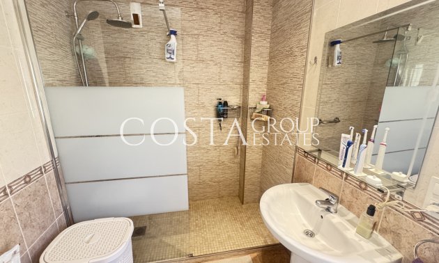 Resale - Villa -
Villamartín - Lomas del Golf
